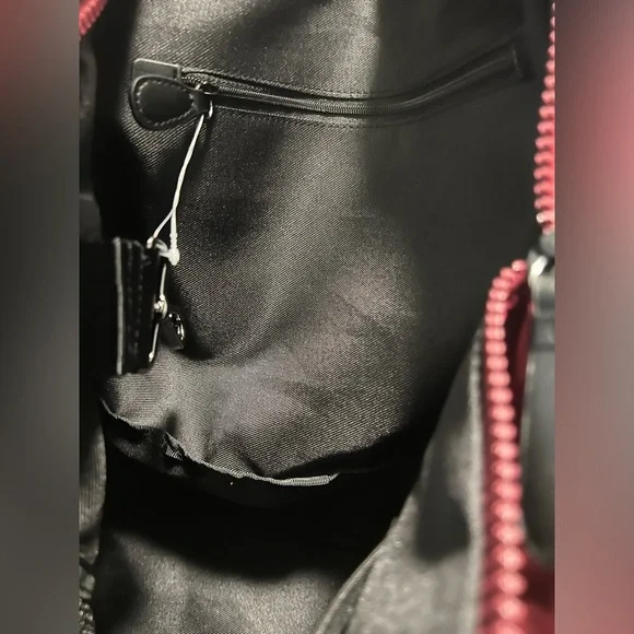 Mondani New York Burgandy Weekender Tote Bag - Picture 5 of 8